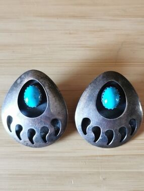 Vintage Native American Sterling Silver Bear Claw Earrings With Stone